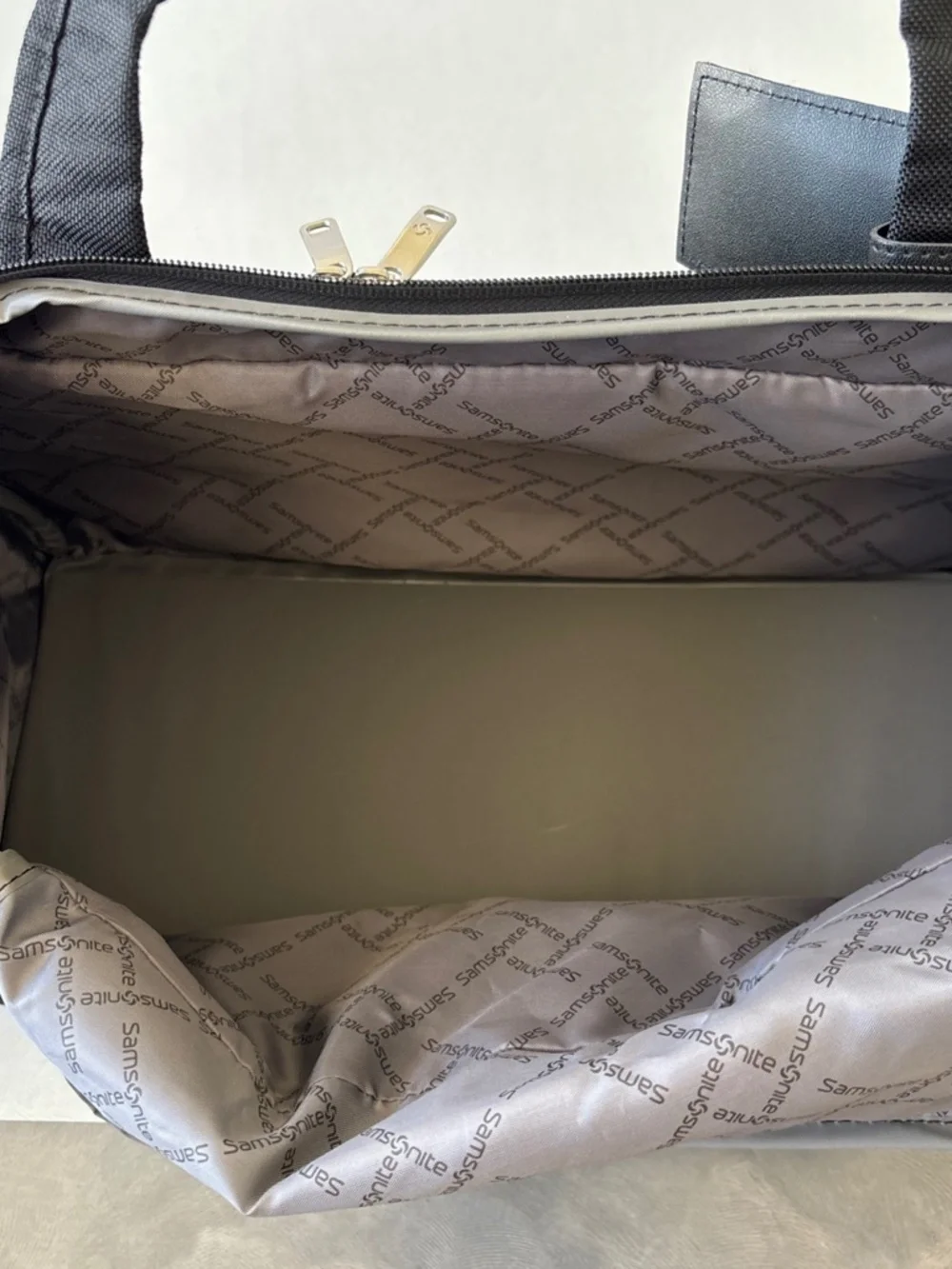 Samsonite 1910 Black Duffel Bag Carry On Travel Gym Lightweight w/o strap